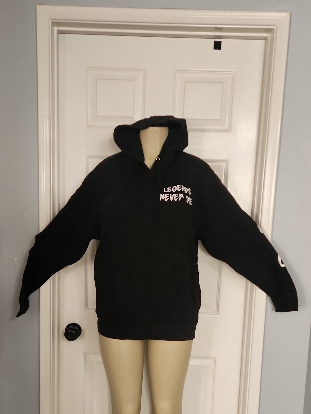 Black Crewneck Hoodie Sweater with 'Legends Never Die' Chest Print